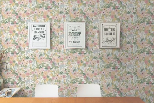 P-87213233914926-20260405113521.webp Unyqoos® Zelfklevend bloemenbehang met vintage uitstraling voor diverse ruimtes 41 x 300 cm