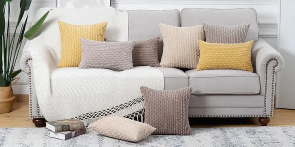 Unyqoos® Set van twee zachte gestreepte kussenhoezen in taupe voor een boho uitstraling