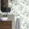 Unyqoos® Waterbestendig vliesbehang met aquarel eucalyptustakken en groene planten, groente-wit