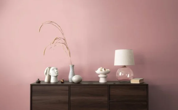 Unyqoos® Effen roze vliesbehang met structuur voor een stijlvolle woonruimte