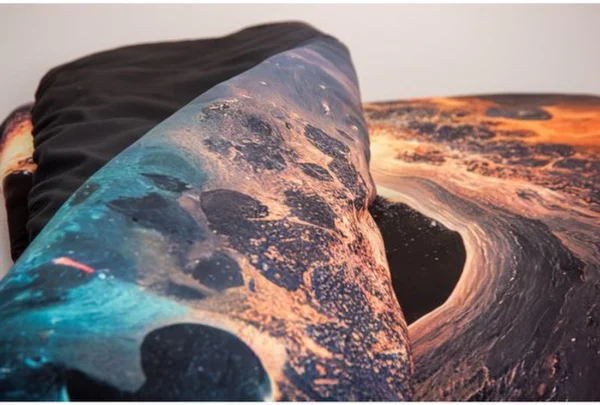 Unyqoos® Ademende beddengoedset met omkeerbaar zwart gat motief en ritssluiting