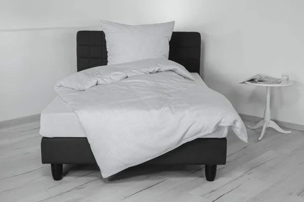 Unyqoos® Luxe dekbedovertrek en kussensloop met visgraatpatroon in zilver