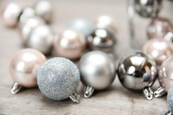 Unyqoos® 30-delige set kerstboomversiering met kunststof ballen in diverse kleuren