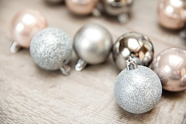 Unyqoos® 30-delige set kerstboomversiering met kunststof ballen in diverse kleuren