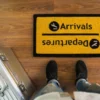 Unyqoos® Stijlvolle en Kleurrijke Deurmat voor Reizigers - Geel Vinyl 70 x 40 cm