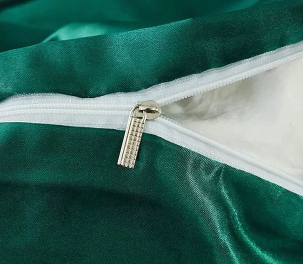 Unyqoos® Elegante donkergroene satijnen beddengoedset met ritssluiting voor zomernachten