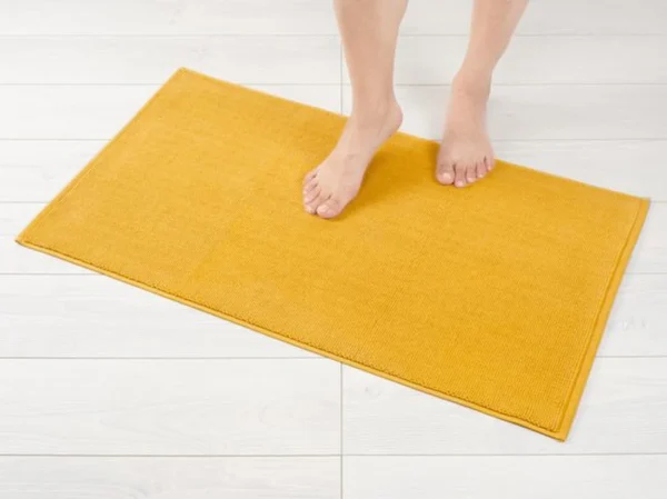 Unyqoos® Zachte en Luxe Antislip Badmat van 100% Katoen in Mosterdgeel, 51 x 86 cm, Sneldrogend en Wasbaar