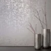 Unyqoos® Modern grijs zilver vliesbehang met metallic afwerking voor elke kamer