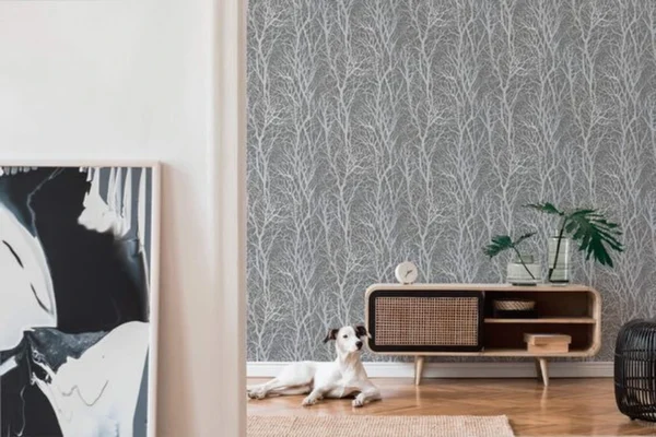 Unyqoos® Vliesbehang met bosmotief en metallic accenten voor een moderne uitstraling