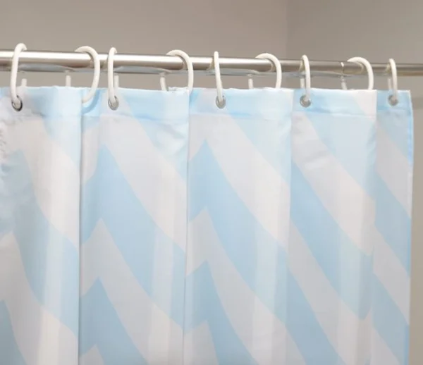P-87213239403625-20260403114248.webp Unyqoos® Stijlvol textiel douchegordijn met blauw-wit kleurverloop en chevron patroon