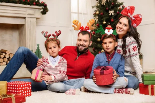 Unyqoos® Feestelijke haaraccessoires voor kerst met rendiergewei en kerstman designs