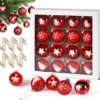 Unyqoos® Set van 16 rode kerstballen met gouden haken en unieke ontwerpen