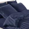 Unyqoos® Luxe tweedelige beddengoedset van katoen-microvezel in marineblauw 135 x 200